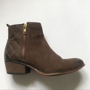 Steve Madden brown ankle boots size 6.5.